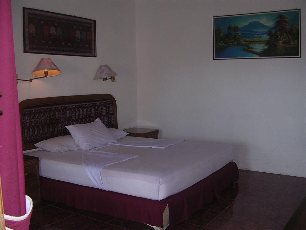 Bukit Senggigi Hotel Exterior photo