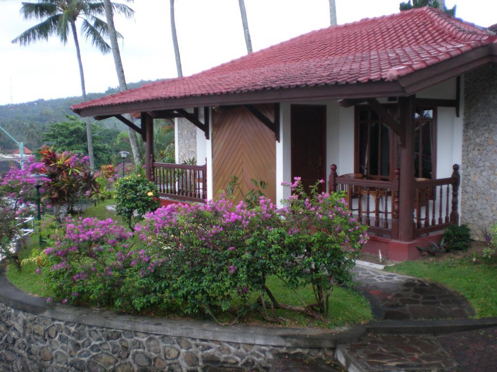 Bukit Senggigi Hotel Exterior photo