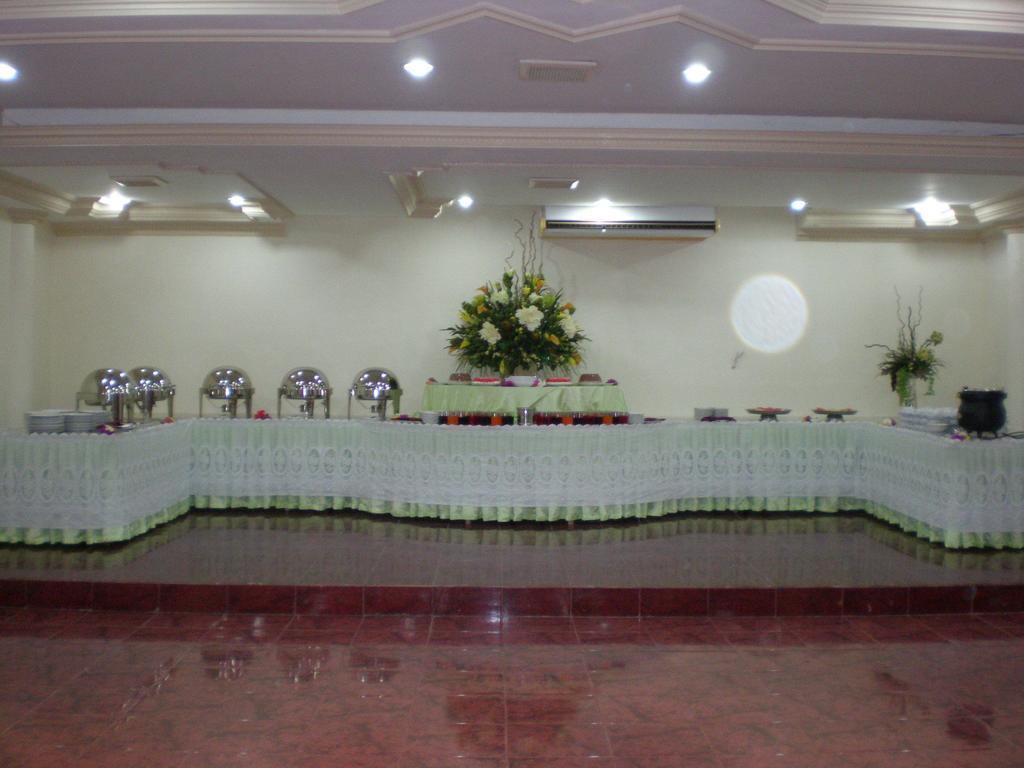 Bukit Senggigi Hotel Exterior photo