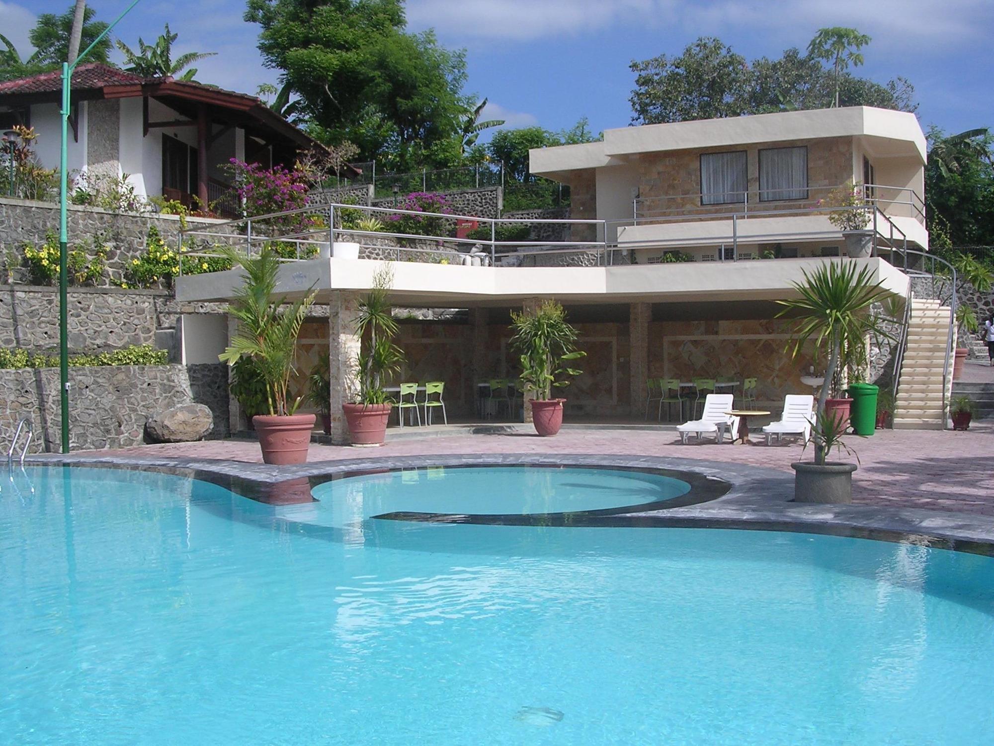 Bukit Senggigi Hotel Exterior photo