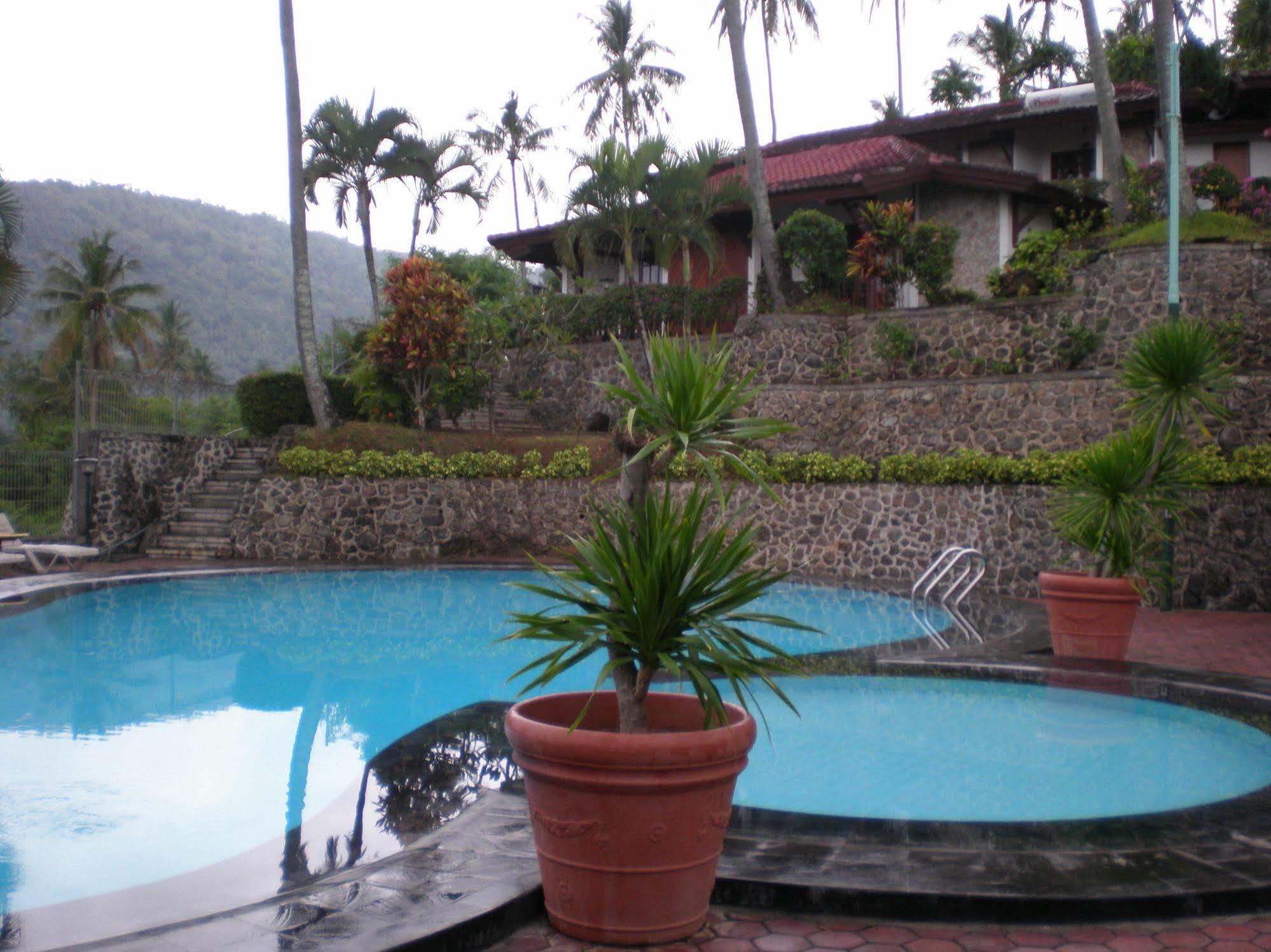 Bukit Senggigi Hotel Exterior photo