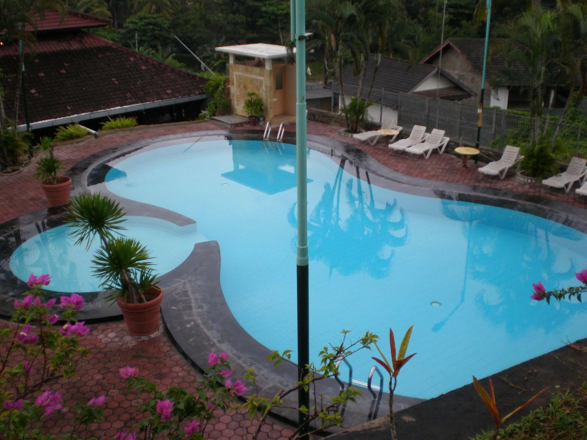 Bukit Senggigi Hotel Exterior photo