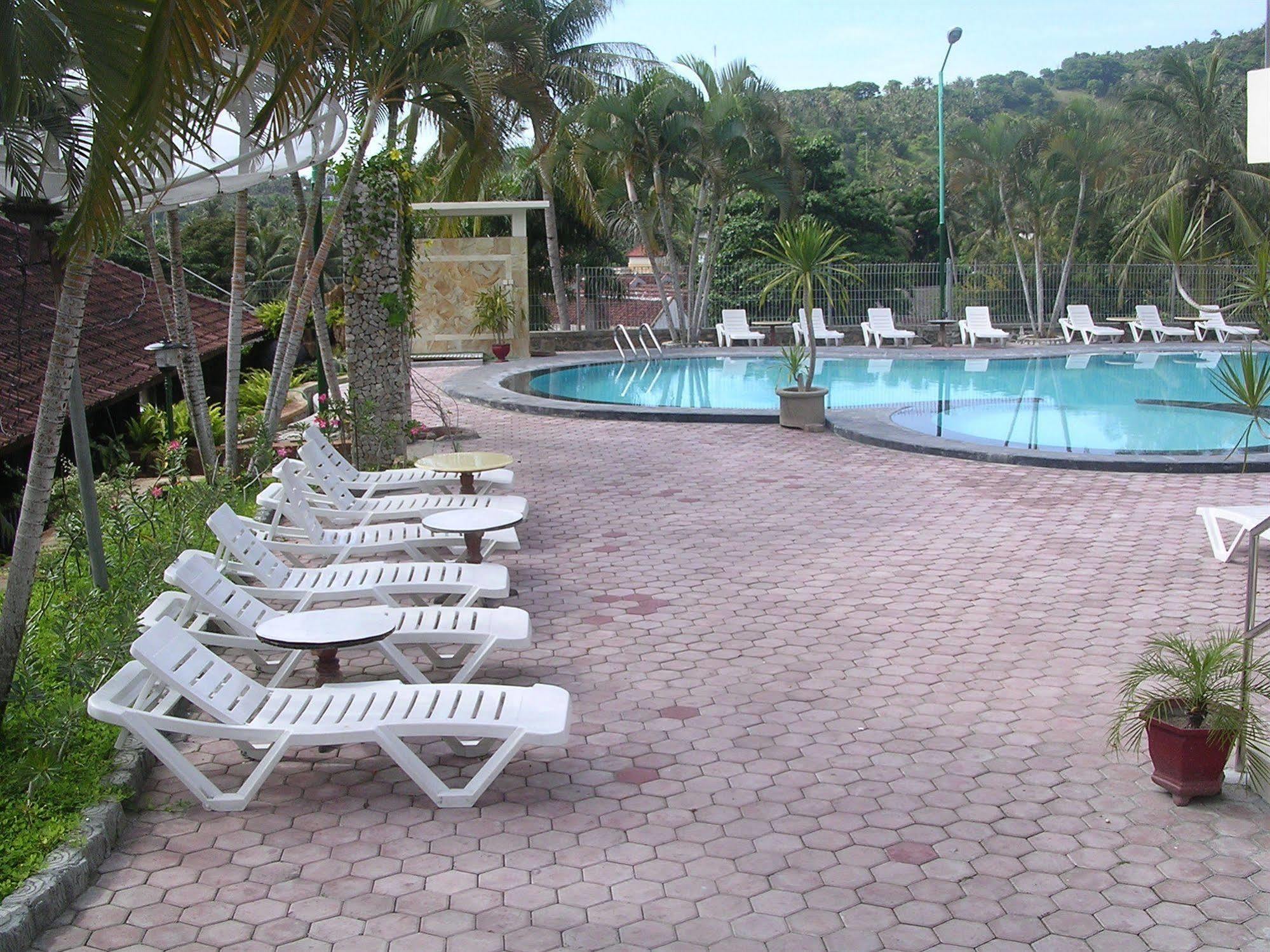 Bukit Senggigi Hotel Exterior photo