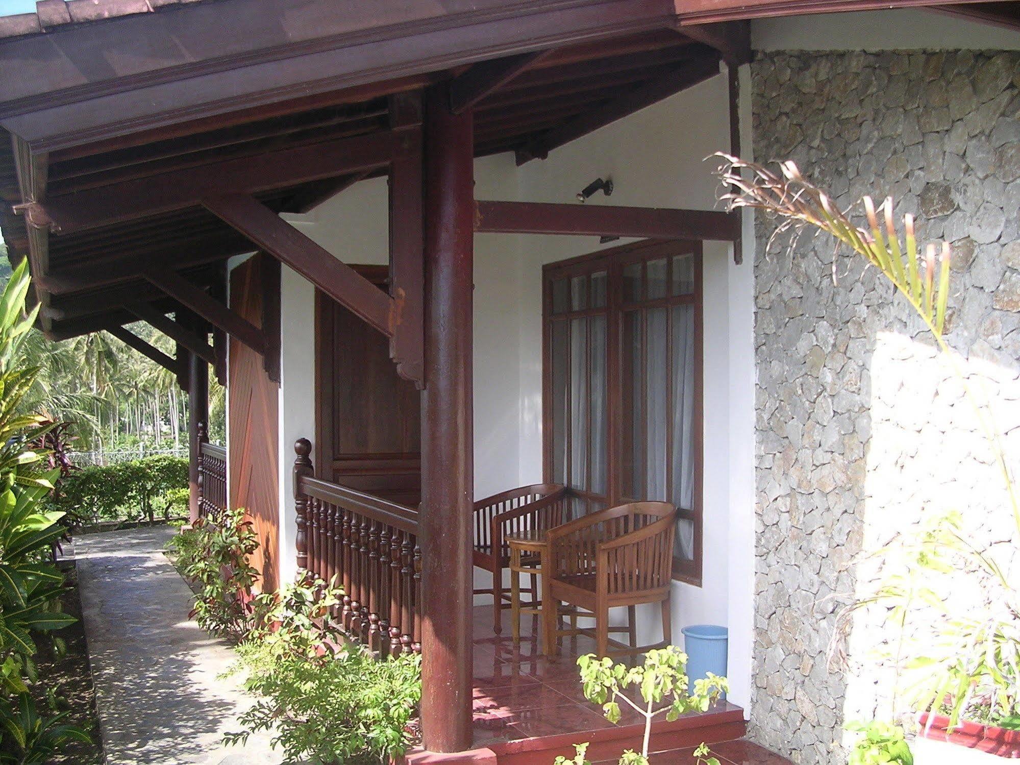 Bukit Senggigi Hotel Exterior photo