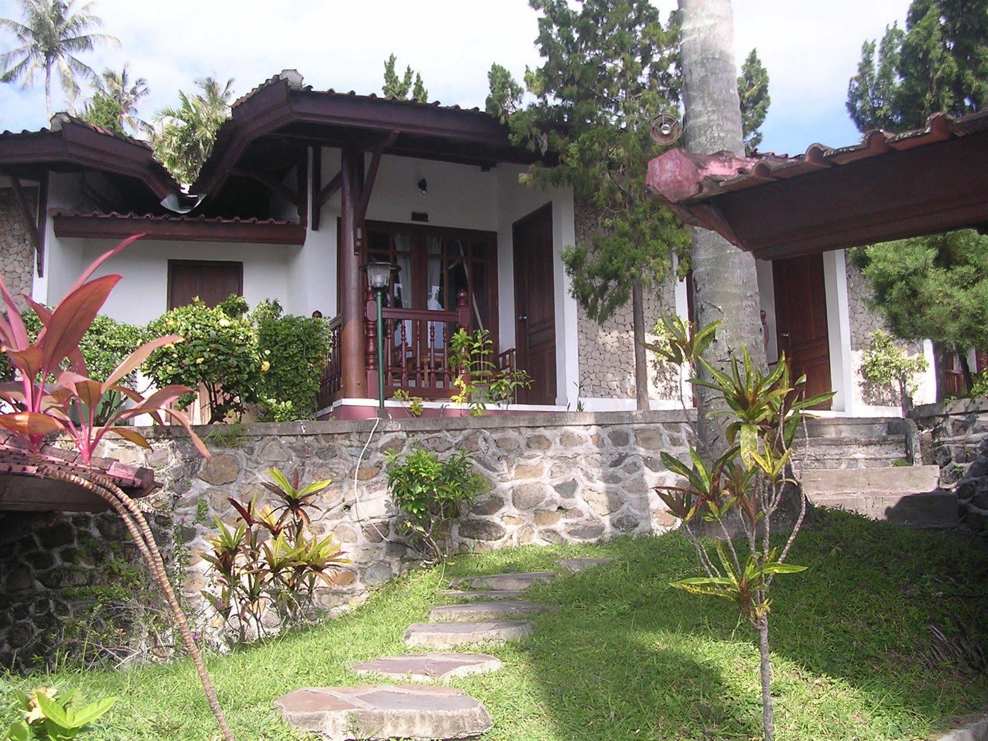 Bukit Senggigi Hotel Exterior photo
