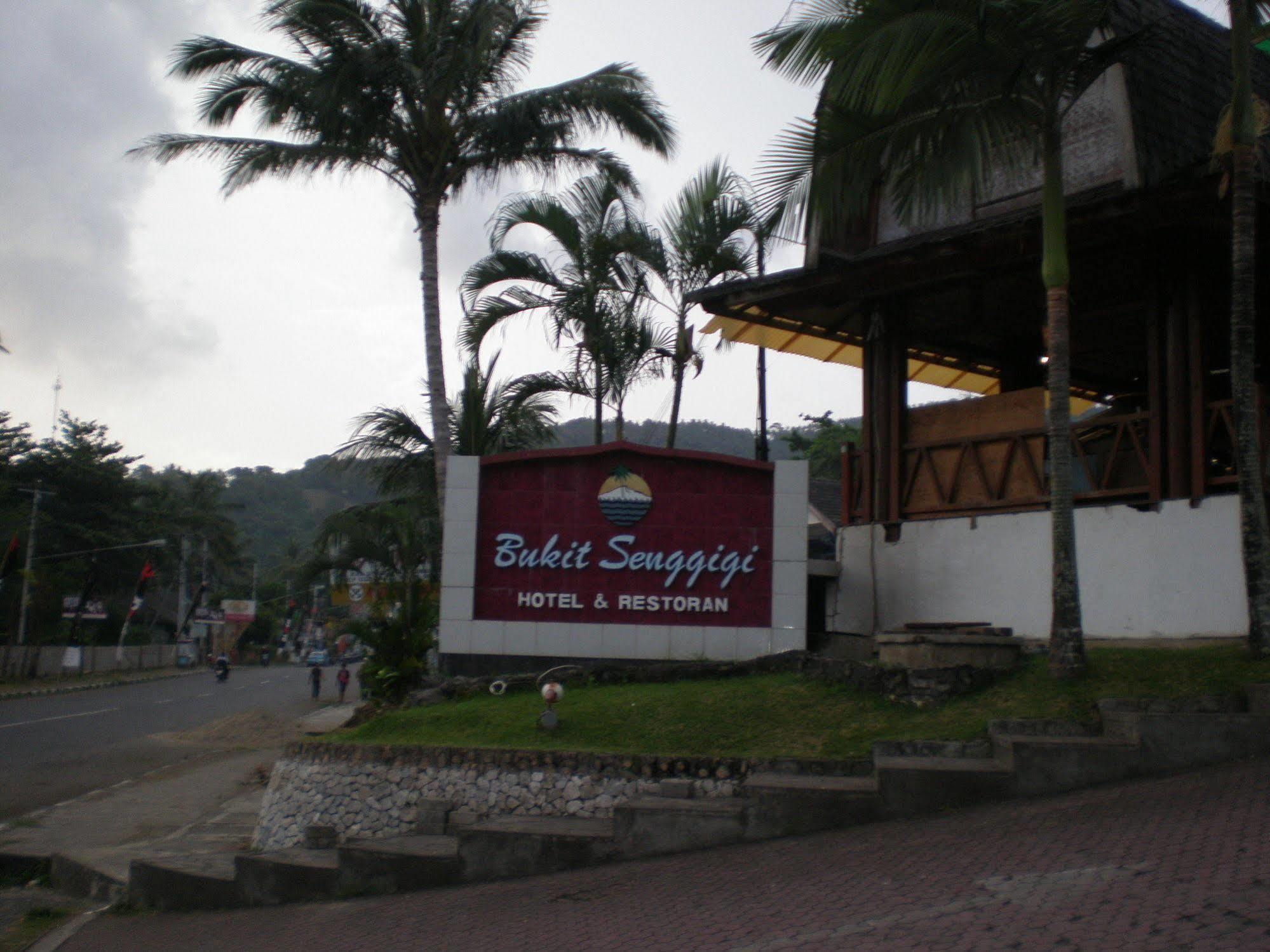 Bukit Senggigi Hotel Exterior photo