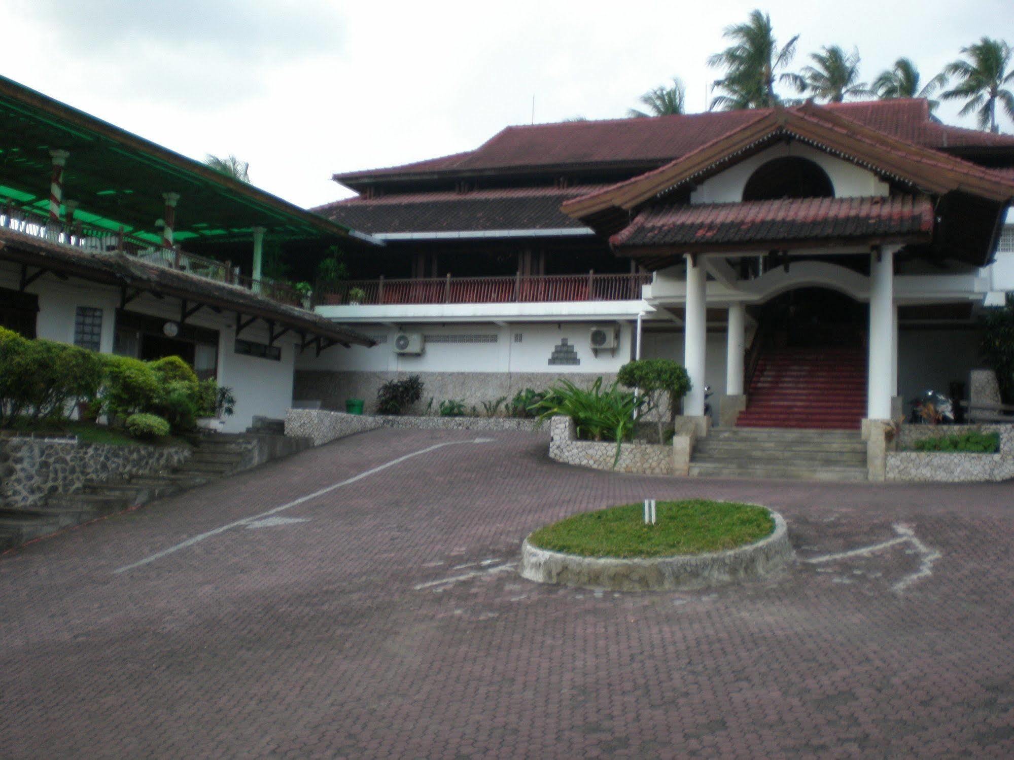 Bukit Senggigi Hotel Exterior photo